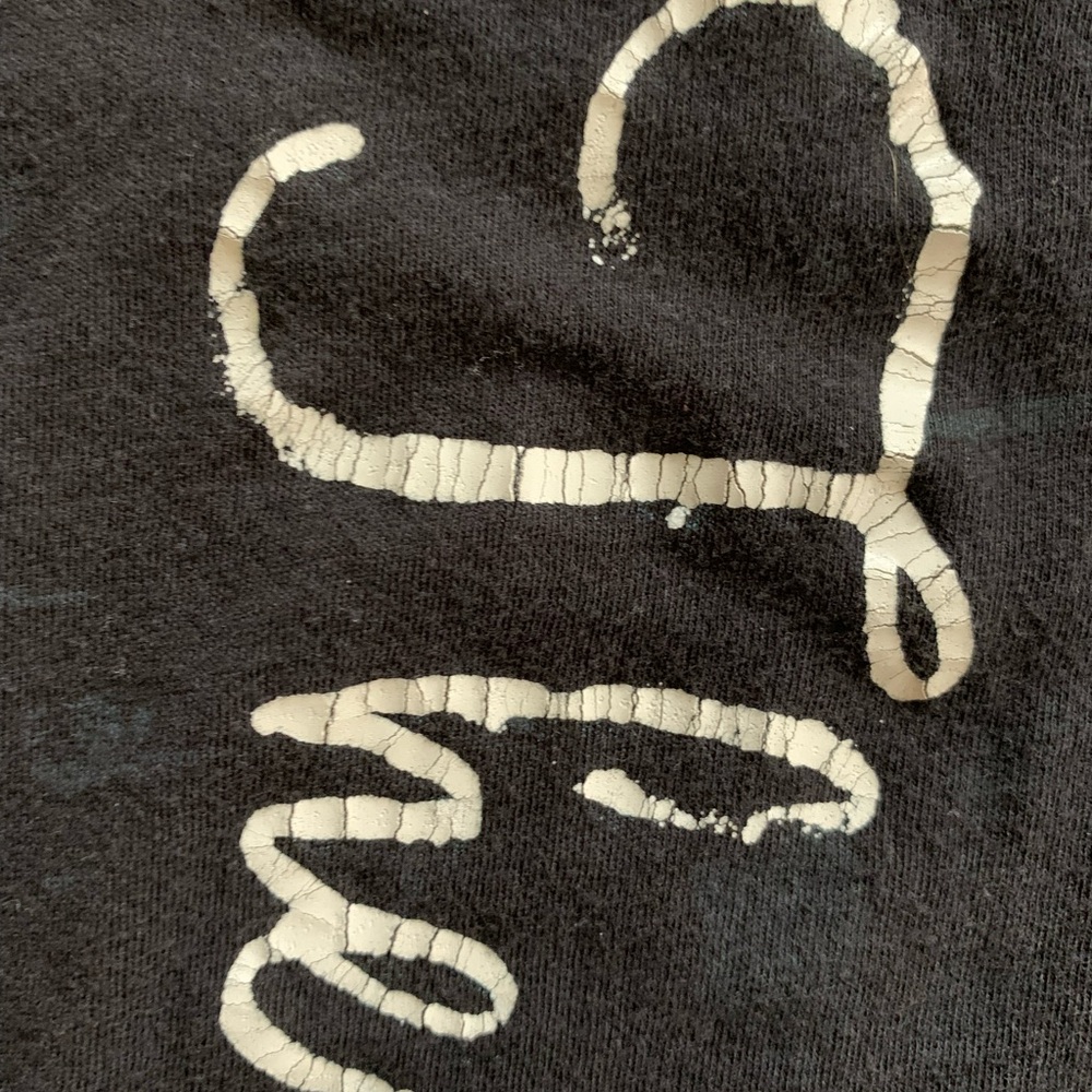 🛑 SOLD! 🛑 American Eagle. Black V-Neck T-Shirt with White Graphic. Size medium. - Picture 4 of 12